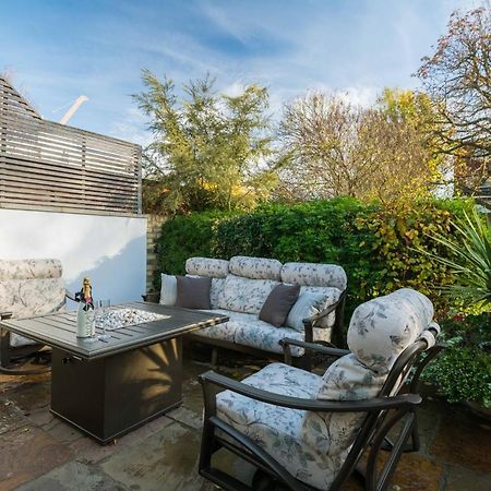 Breathtaking Putney Home With Gorgeous Garden Richmond  Bagian luar foto
