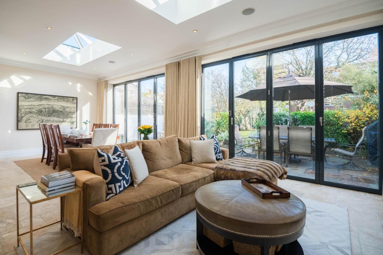 Breathtaking Putney Home With Gorgeous Garden Richmond  Bagian luar foto