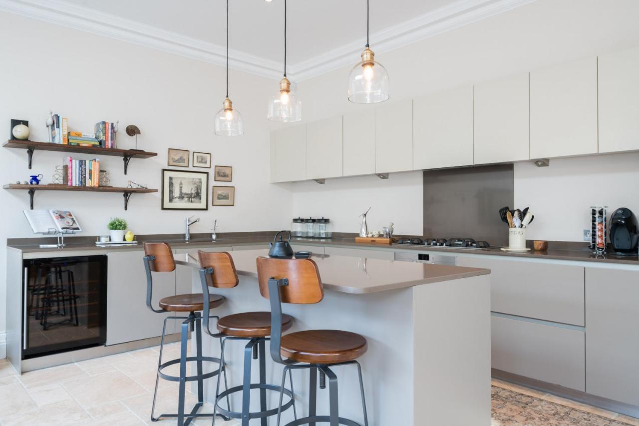 Breathtaking Putney Home With Gorgeous Garden Richmond  Bagian luar foto