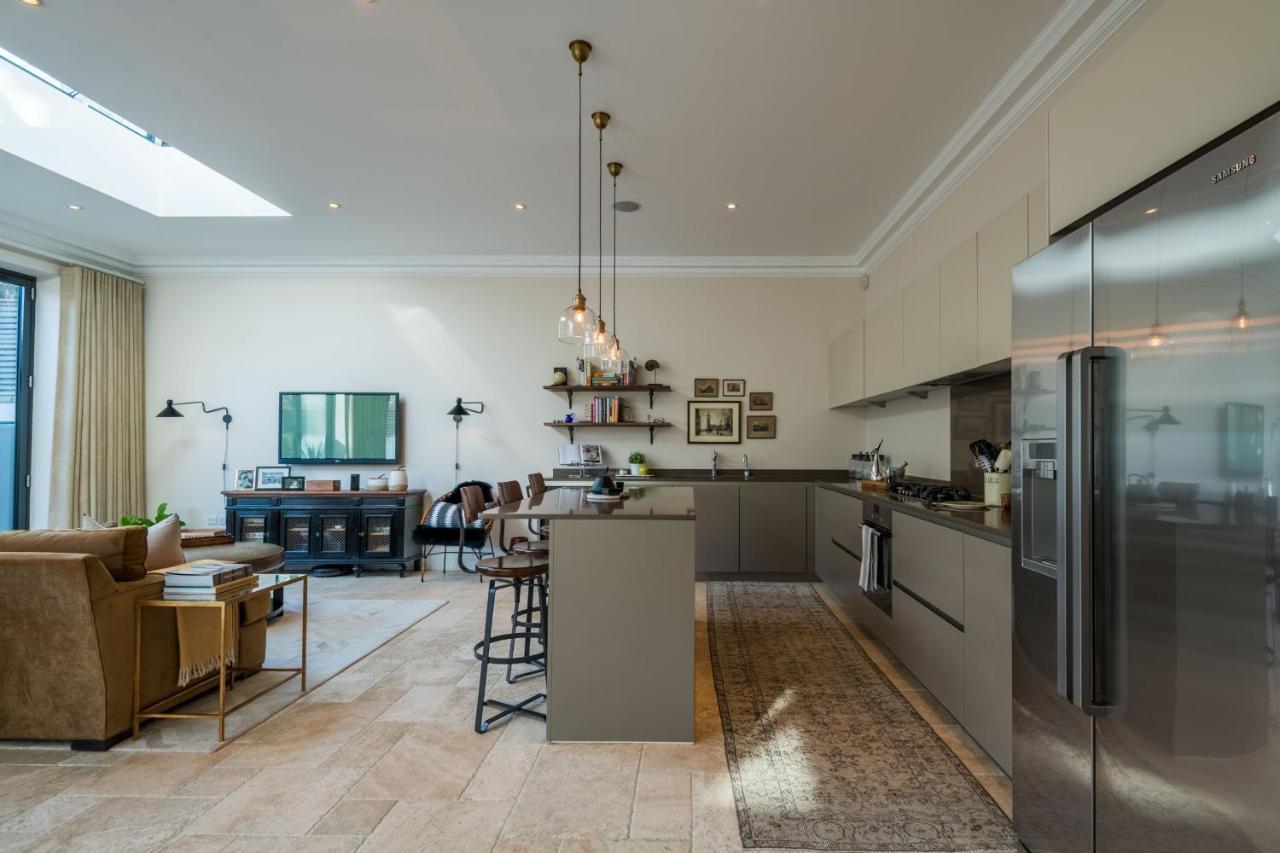Breathtaking Putney Home With Gorgeous Garden Richmond  Bagian luar foto