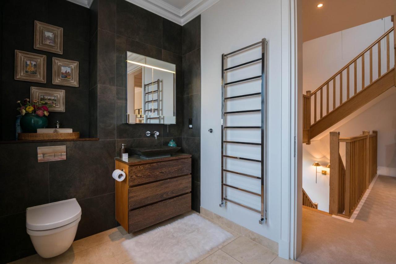Breathtaking Putney Home With Gorgeous Garden Richmond  Bagian luar foto