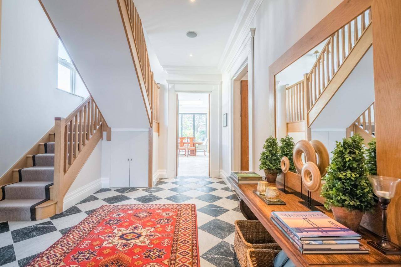 Breathtaking Putney Home With Gorgeous Garden Richmond  Bagian luar foto