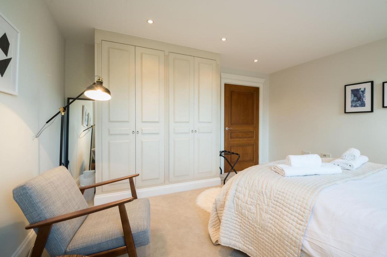 Breathtaking Putney Home With Gorgeous Garden Richmond  Bagian luar foto