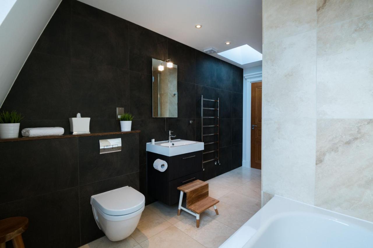 Breathtaking Putney Home With Gorgeous Garden Richmond  Bagian luar foto